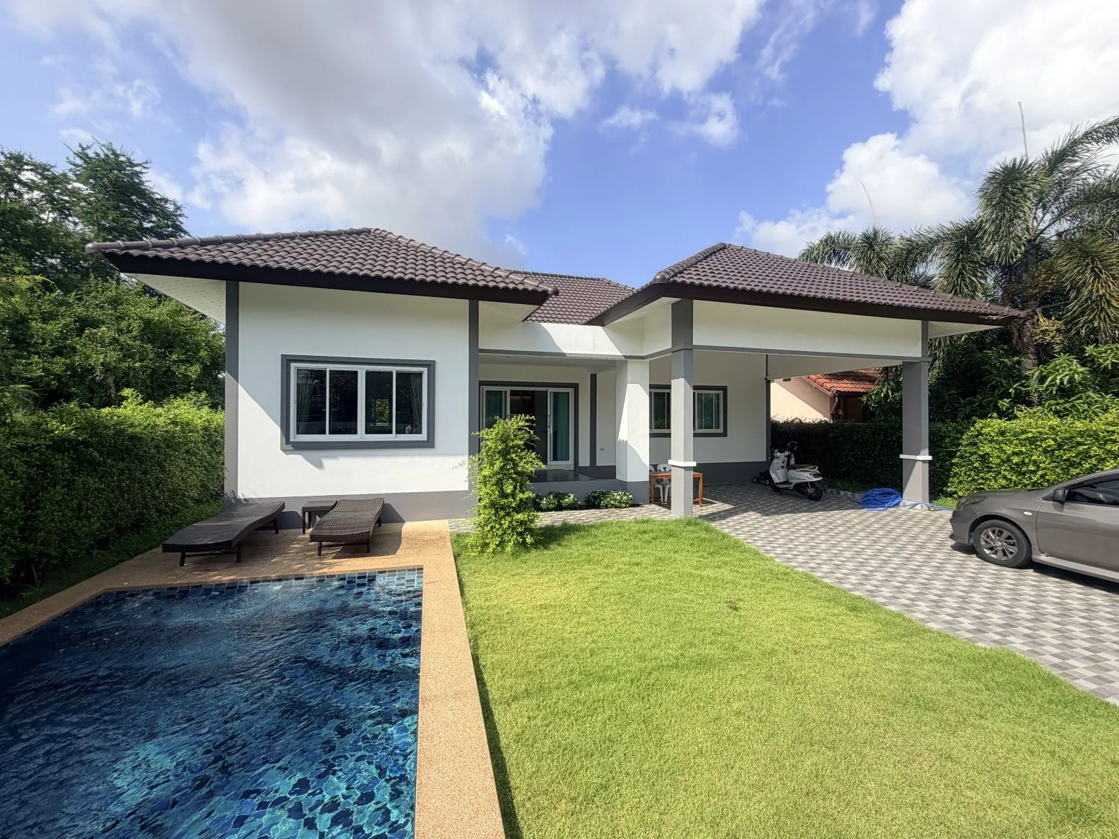 Pool & Lawn — brand-new 3 BR pool villa in Bang Saray, Pattaya