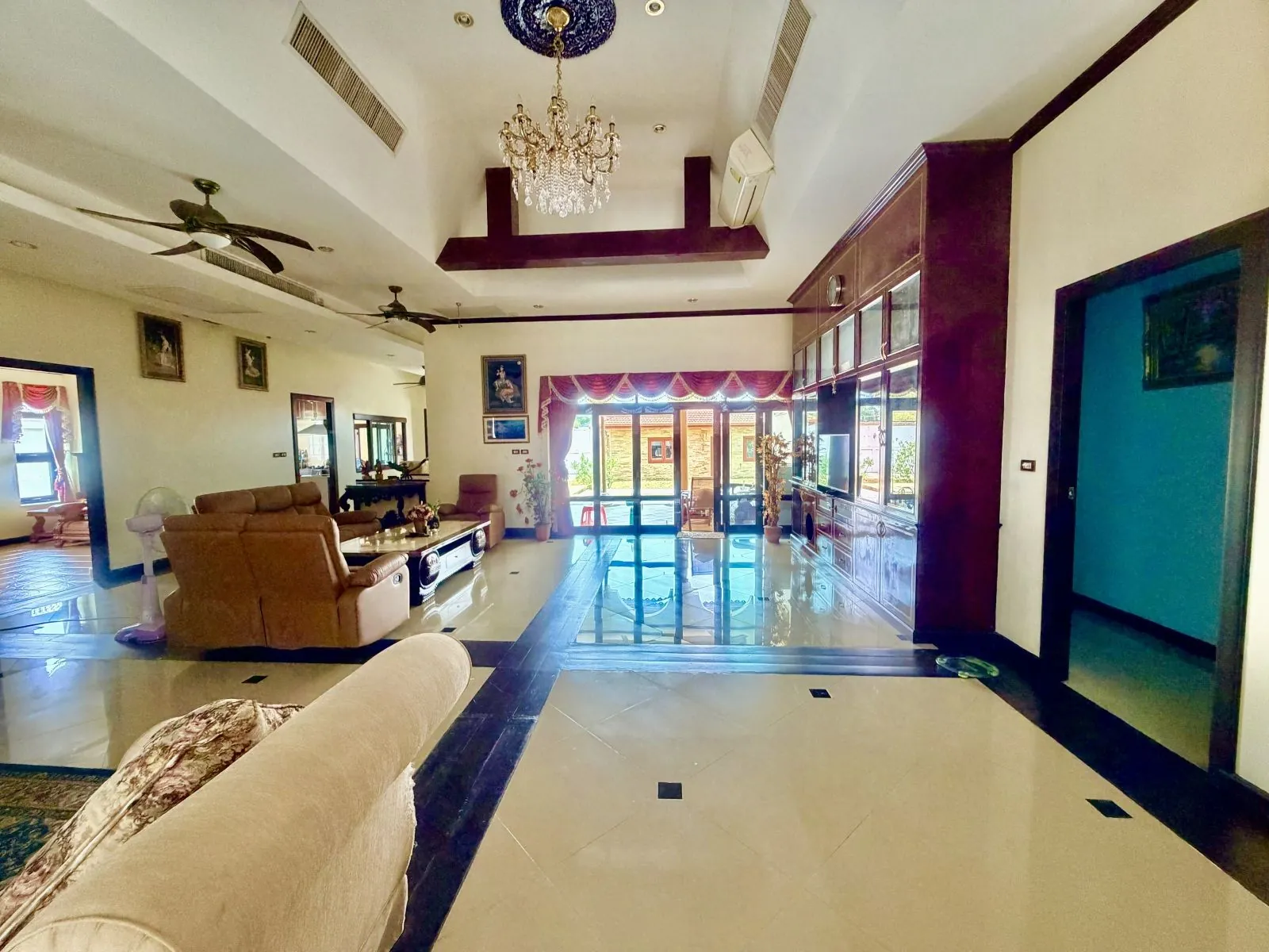 Living Room, view 2 — 5 BR luxury Thai-style pool villa near Krathing Lai Beach, Pattaya