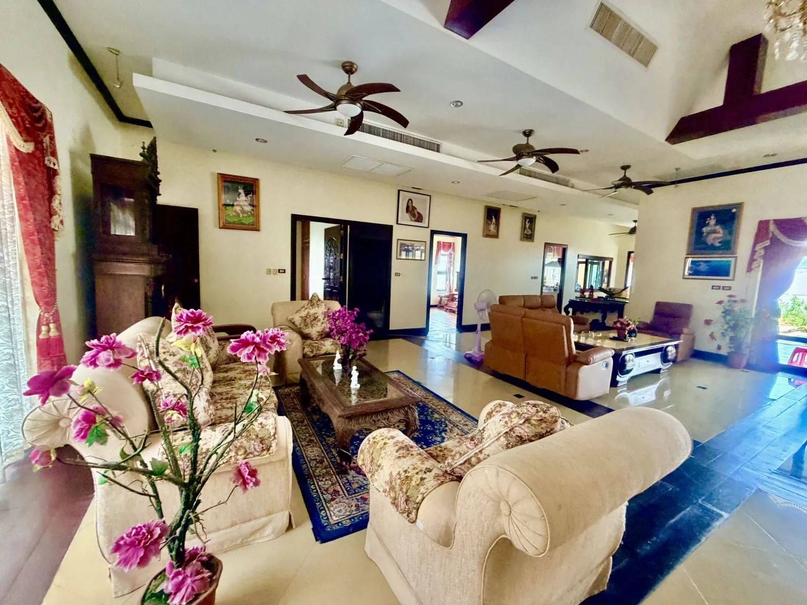 Living Room, view 3 — 5 BR luxury Thai-style pool villa near Krathing Lai Beach, Pattaya