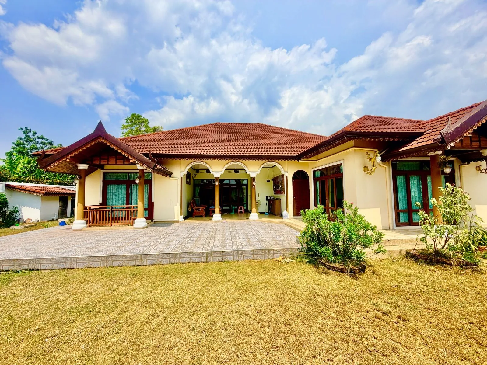 Villa — 5 BR luxury Thai-style pool villa near Krathing Lai Beach, Pattaya