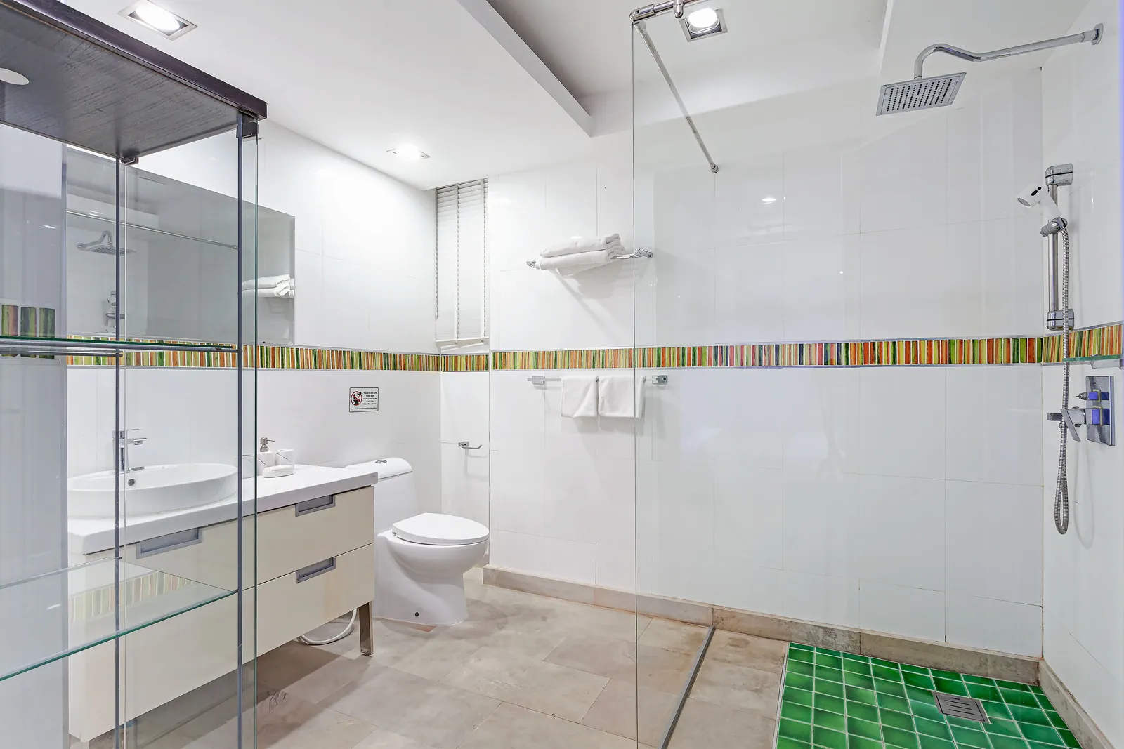 Bathroom — Royal Grand villa, Pratumnak Soi 2, Pattaya