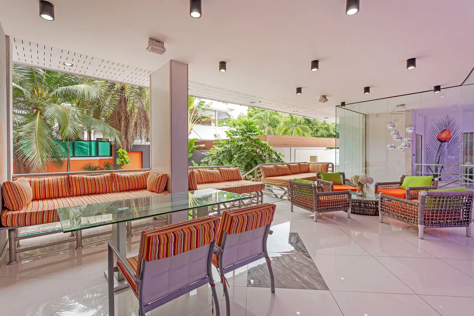Outdoor Lounge — Royal Grand villa, Pratumnak Soi 2, Pattaya