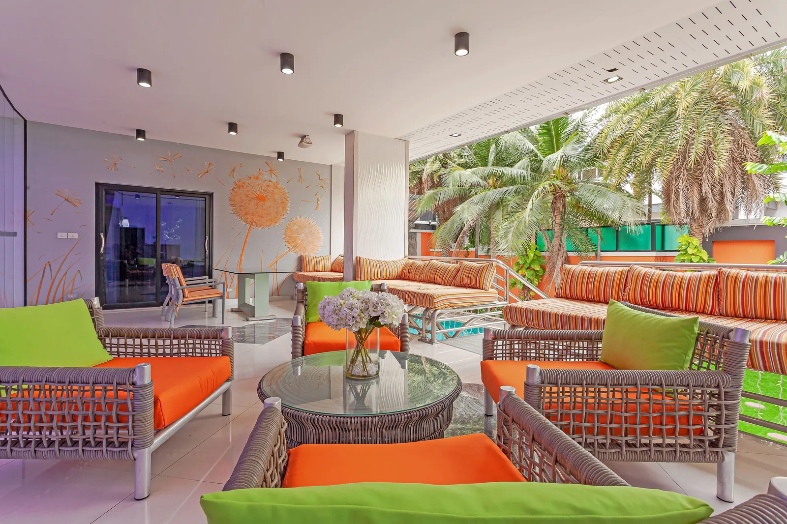 Terrace & Garden — Royal Grand villa, Pratumnak Soi 2, Pattaya